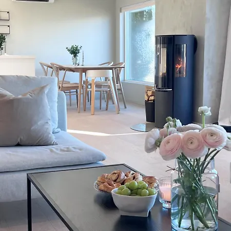 펜션 Enebolig Pa Mosterhamn Bomlo